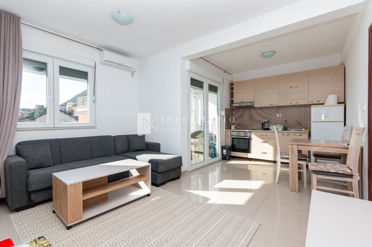 Na prodaju dvosoban stan – Đenovići, Herceg Novi (47m²)